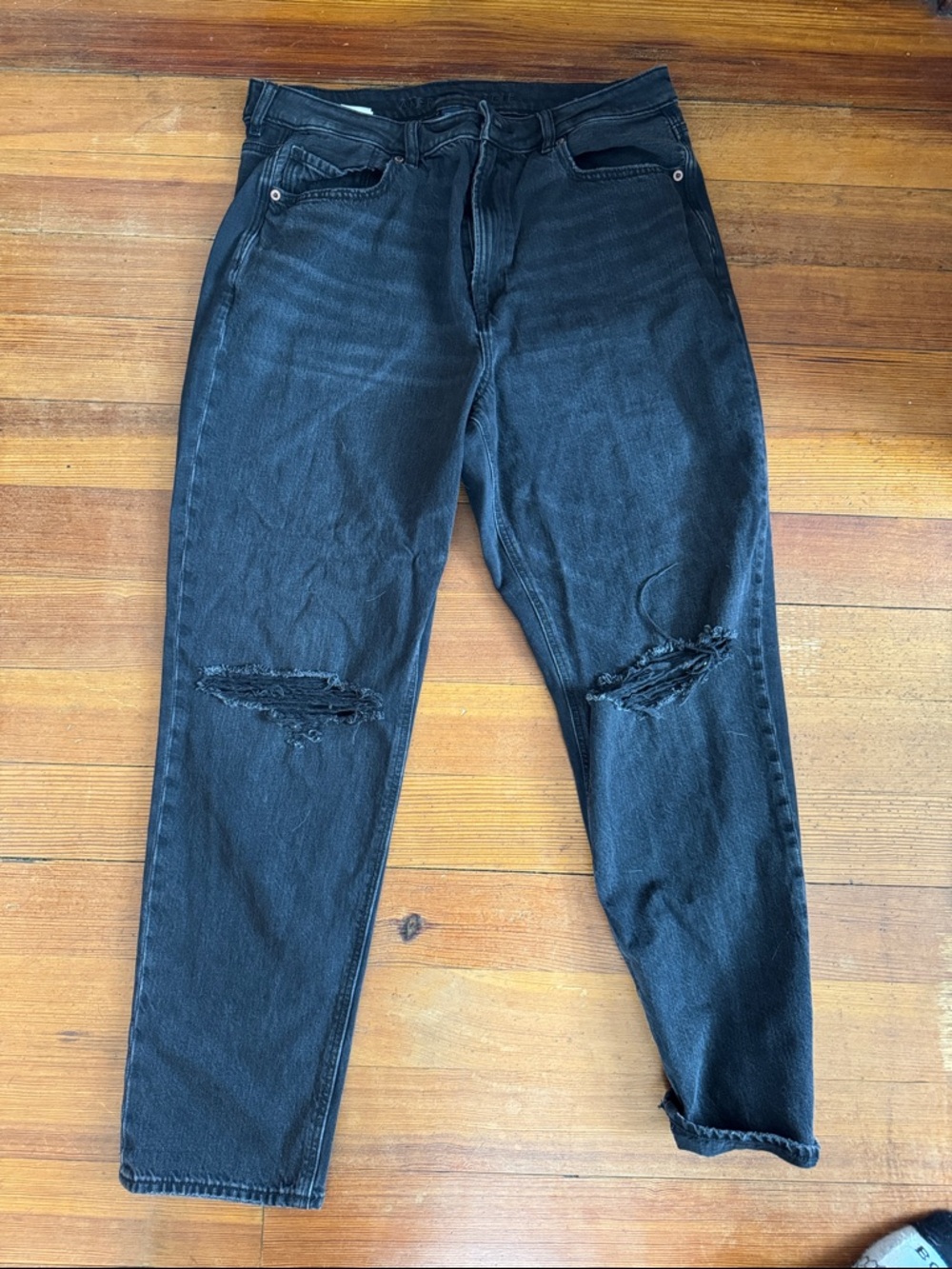 American Eagle Blck Strigid Distressed Jeans